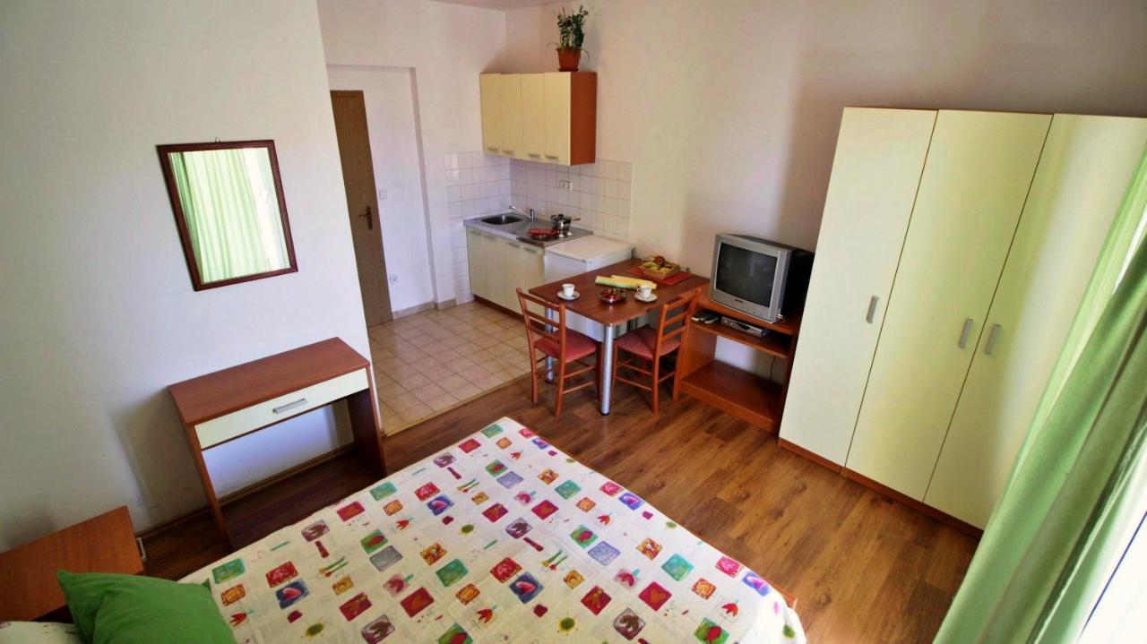 Apartments Marko Nemira オミシュ エクステリア 写真