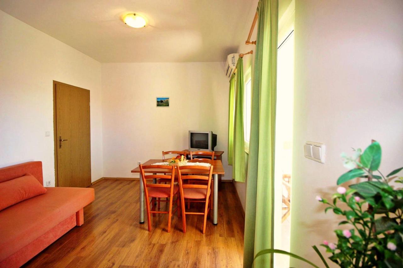 Apartments Marko Nemira オミシュ エクステリア 写真