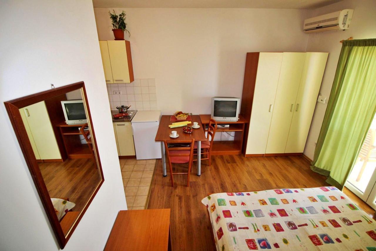 Apartments Marko Nemira オミシュ エクステリア 写真