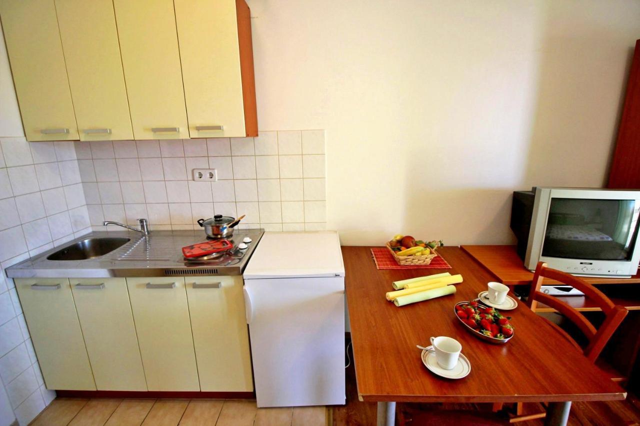 Apartments Marko Nemira オミシュ エクステリア 写真