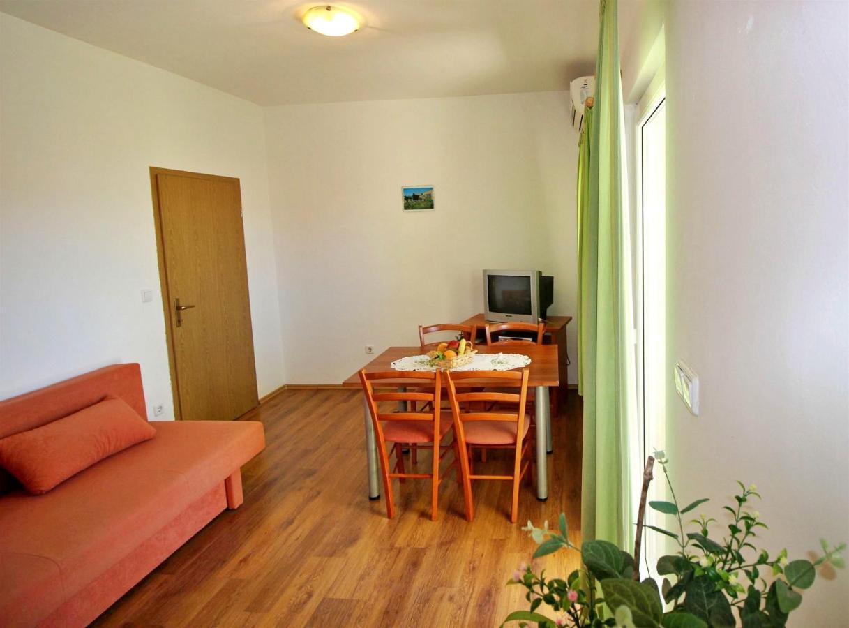 Apartments Marko Nemira オミシュ エクステリア 写真